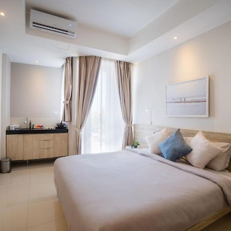Bali Bustle Pararaton Coliving And Coworking Space Legian Kültér fotó