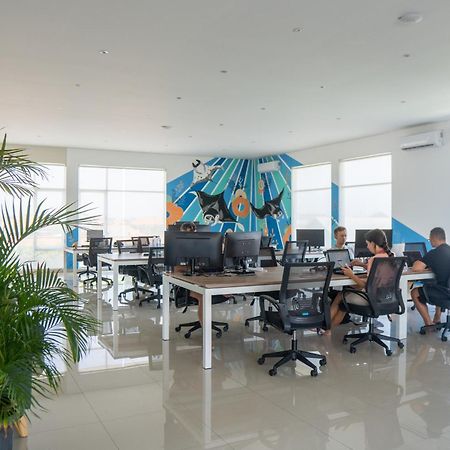 Bali Bustle Pararaton Coliving And Coworking Space Legian Kültér fotó