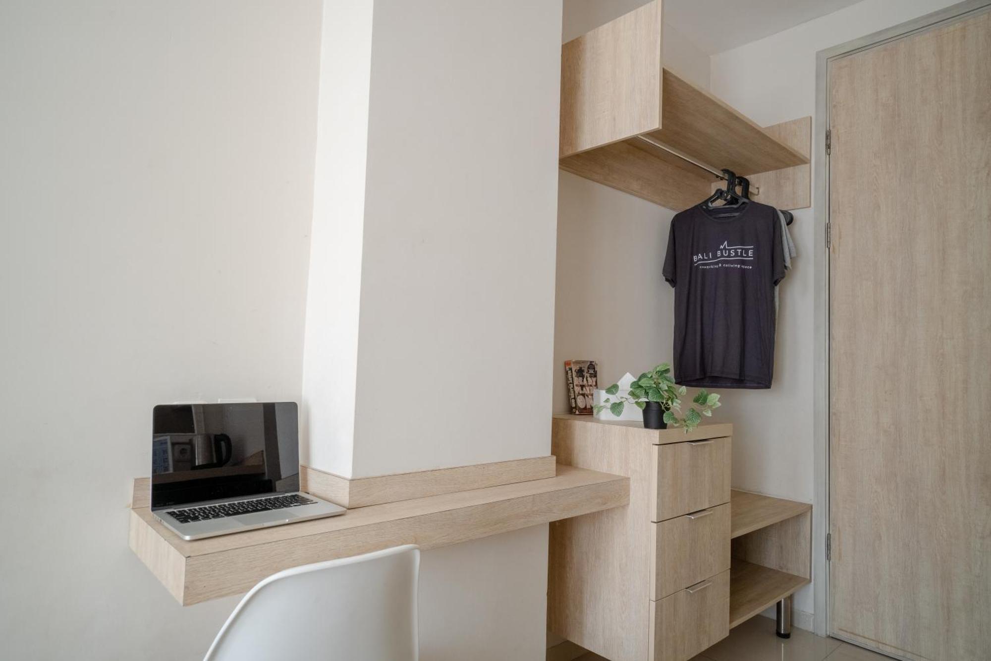 Bali Bustle Pararaton Coliving And Coworking Space Legian Kültér fotó