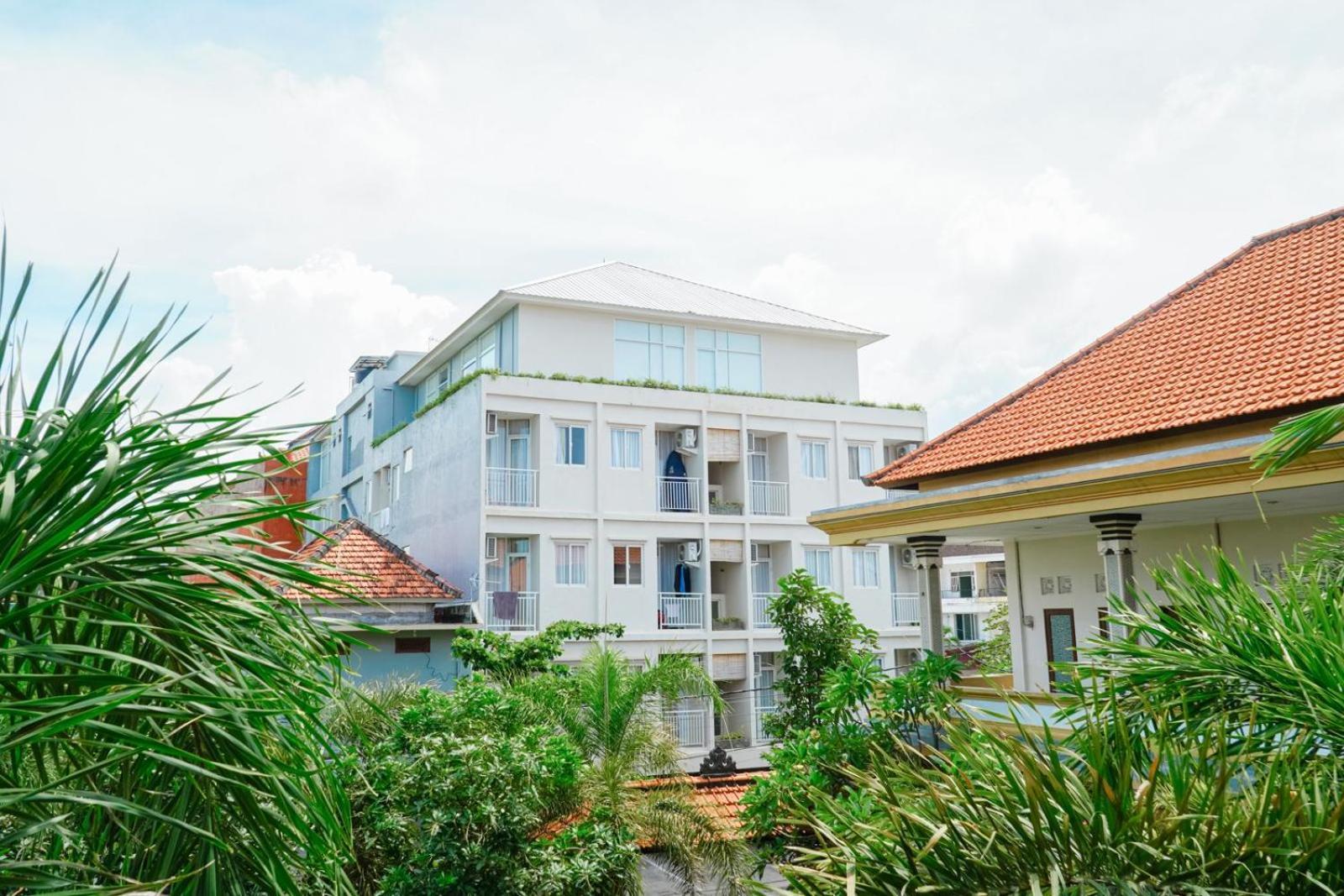 Bali Bustle Pararaton Coliving And Coworking Space Legian Kültér fotó