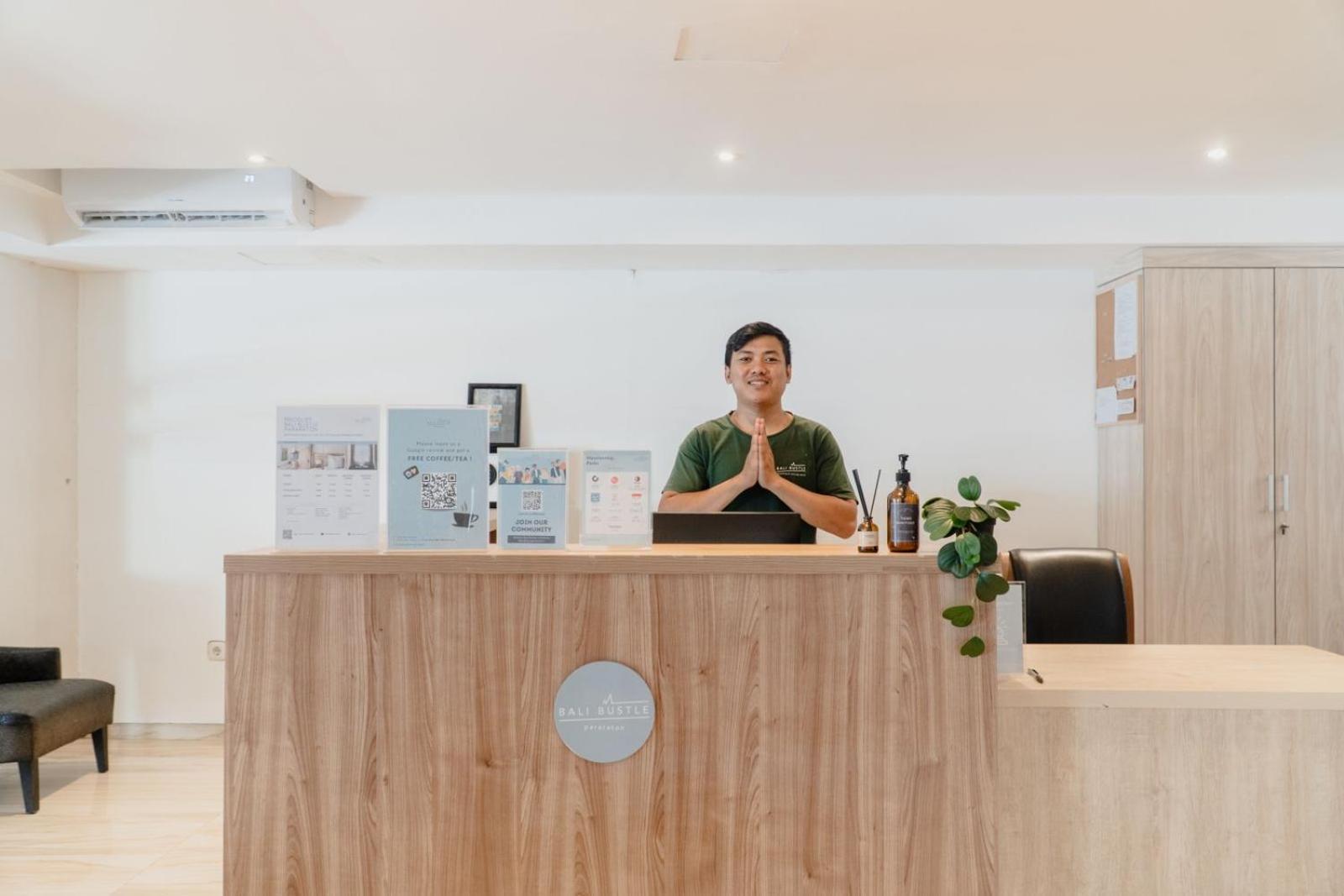 Bali Bustle Pararaton Coliving And Coworking Space Legian Kültér fotó
