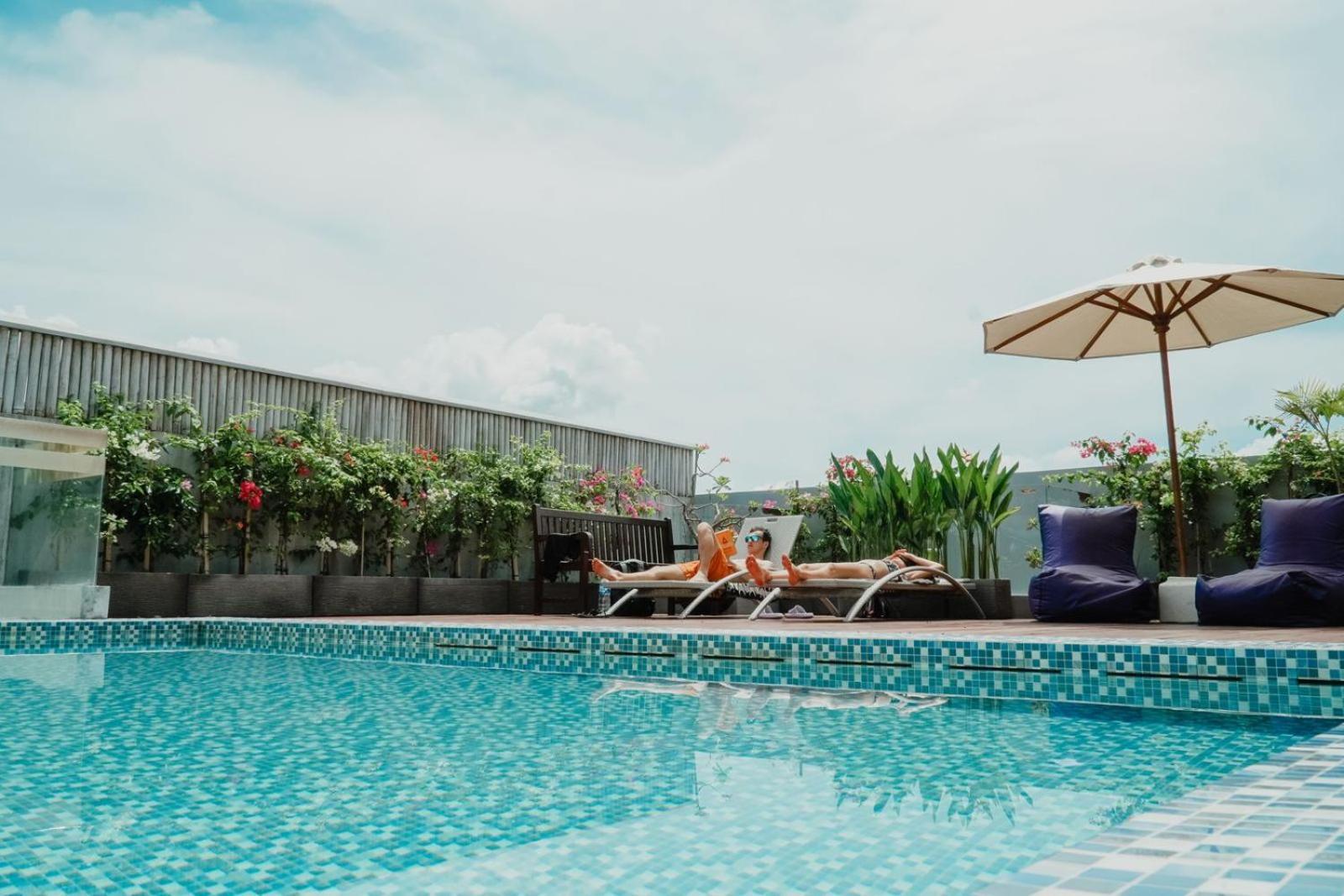 Bali Bustle Pararaton Coliving And Coworking Space Legian Kültér fotó