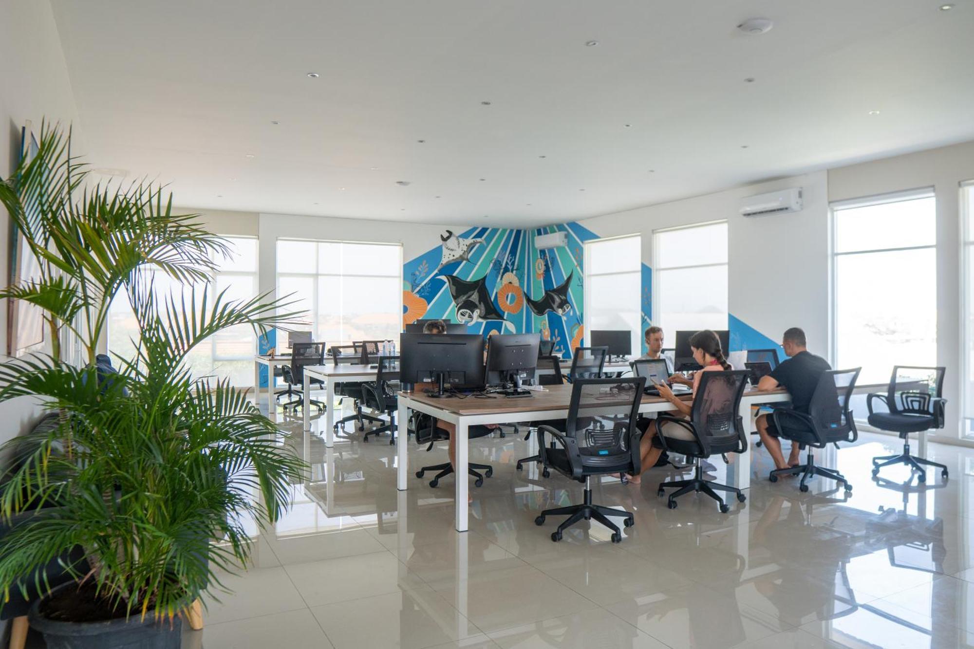 Bali Bustle Pararaton Coliving And Coworking Space Legian Kültér fotó
